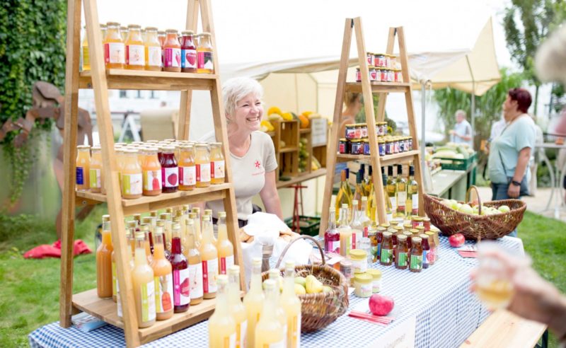 Verkauf von frisch gepressten Saft auf dem Sommerfest des Hotel Neuruppin