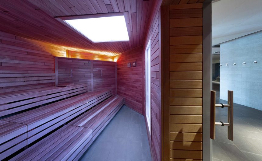 Innenansicht der Bio-Sauna in der Saunalandschaft der Fontane Therme in Brandenburg