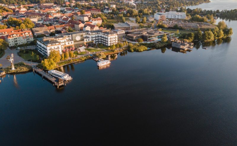 Anwesen des Hotel Neuruppin aus der Vogelperspektive